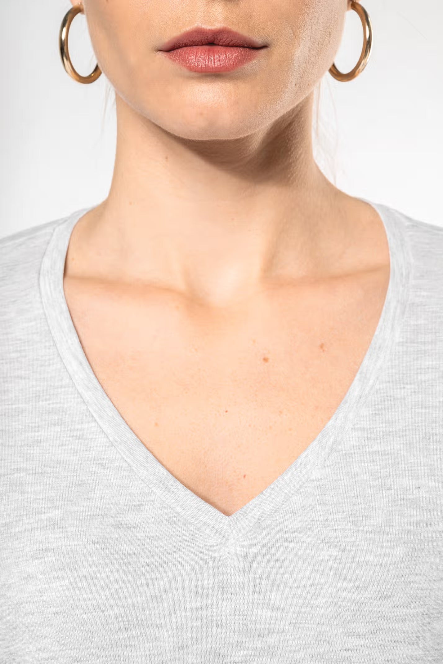 K382 - T-shirt col V manches longues femme