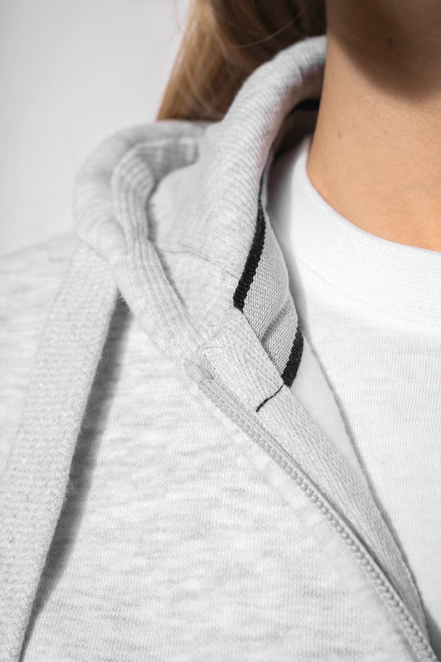 K464 - Sweat-shirt zippé capuche femme
