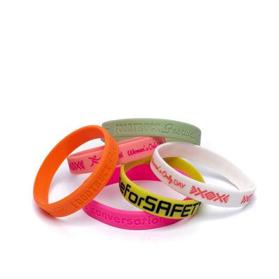 Bracelet en silicone personnalisé - Ak. Custom Clothting Solutions
