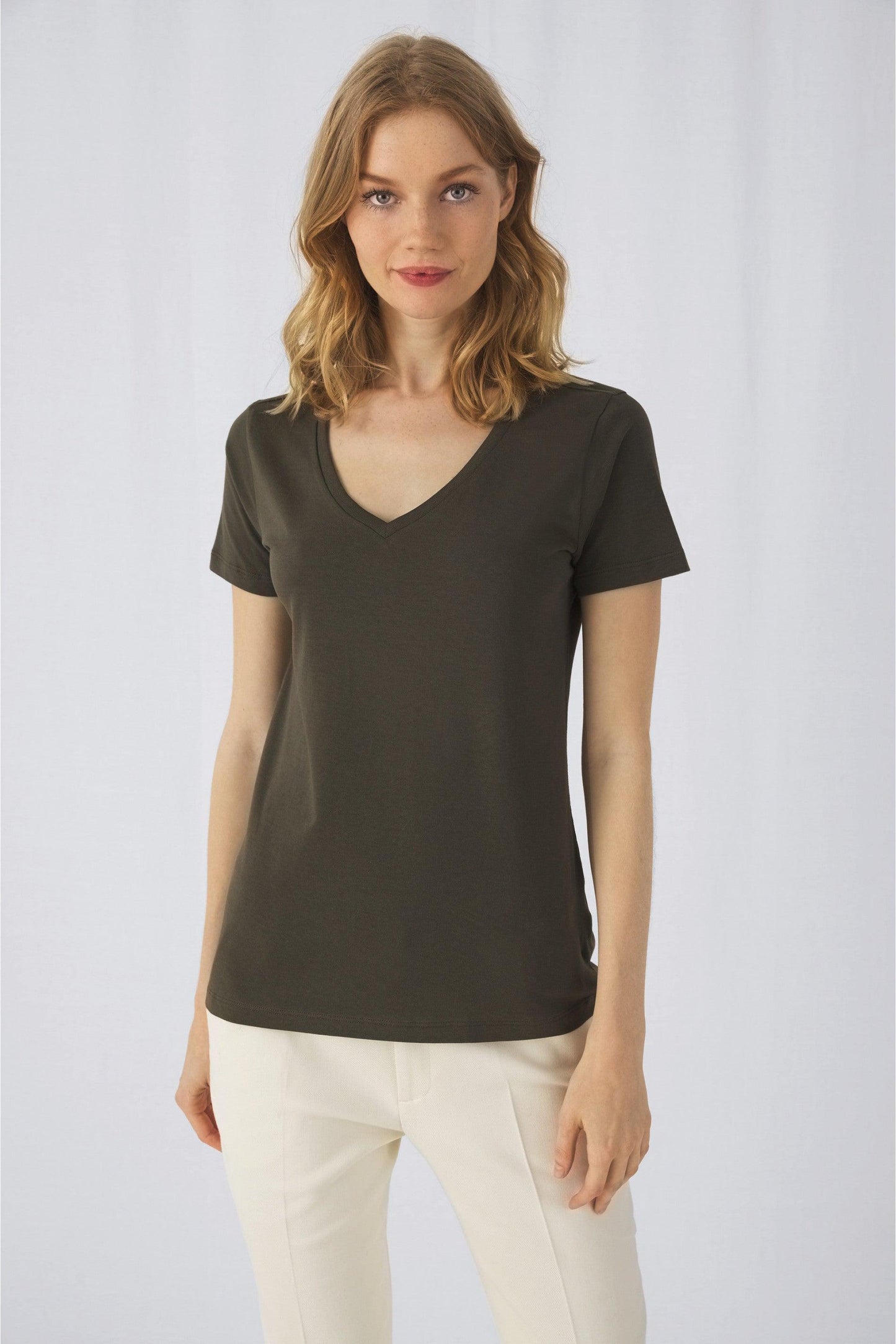 CGTW045 - T-shirt Organic Inspire col V Femme - Ak. Custom Clothting Solutions
