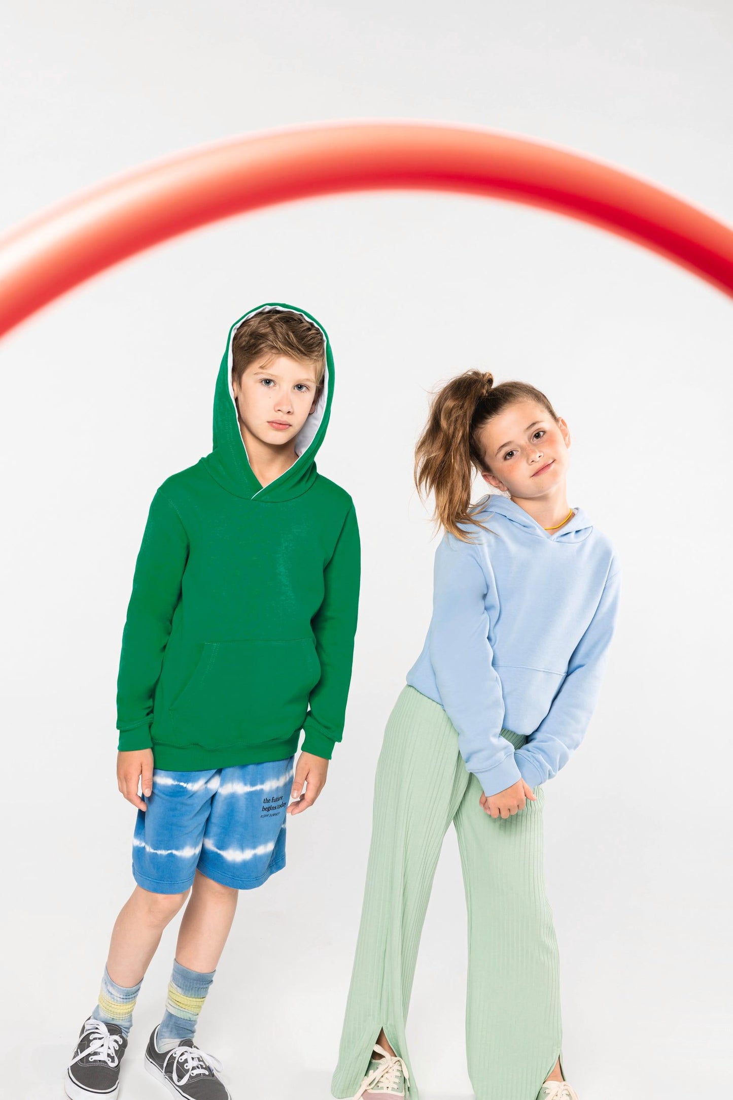 K453 - Sweat-shirt capuche contrastée enfant - Ak. Custom Clothting Solutions