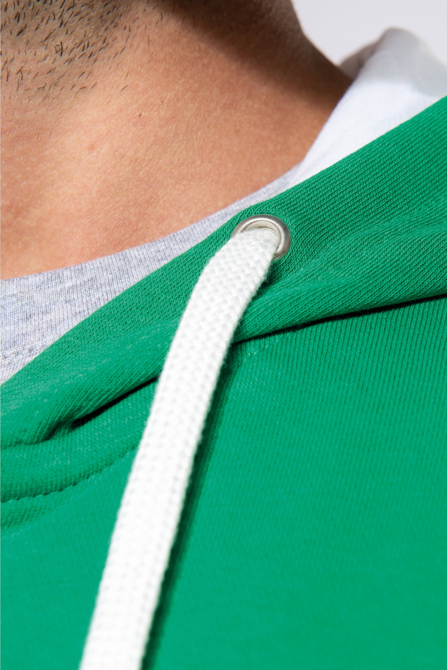 K466 - Sweat-shirt zippé capuche contrastée